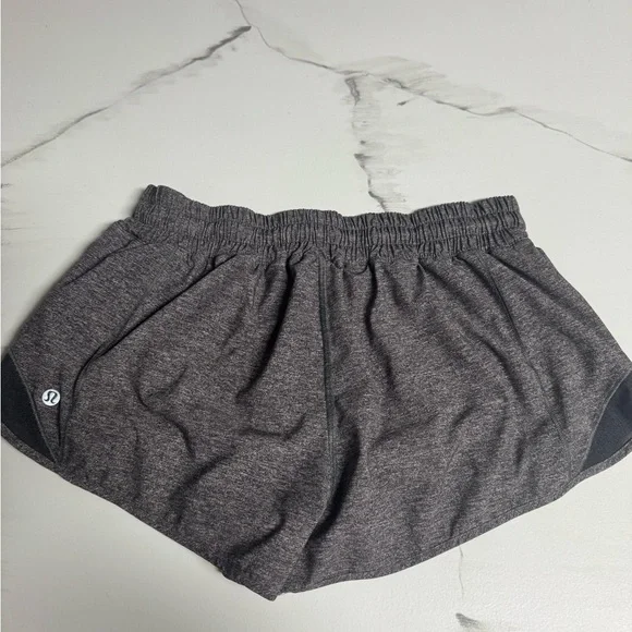 lululemon hotty hot shorts 2.5” - Picture 4 of 8